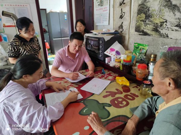 保宇配资 歙县郑村镇：年审上门送温暖  特扶关怀不断档_大皖新闻 | 安徽网